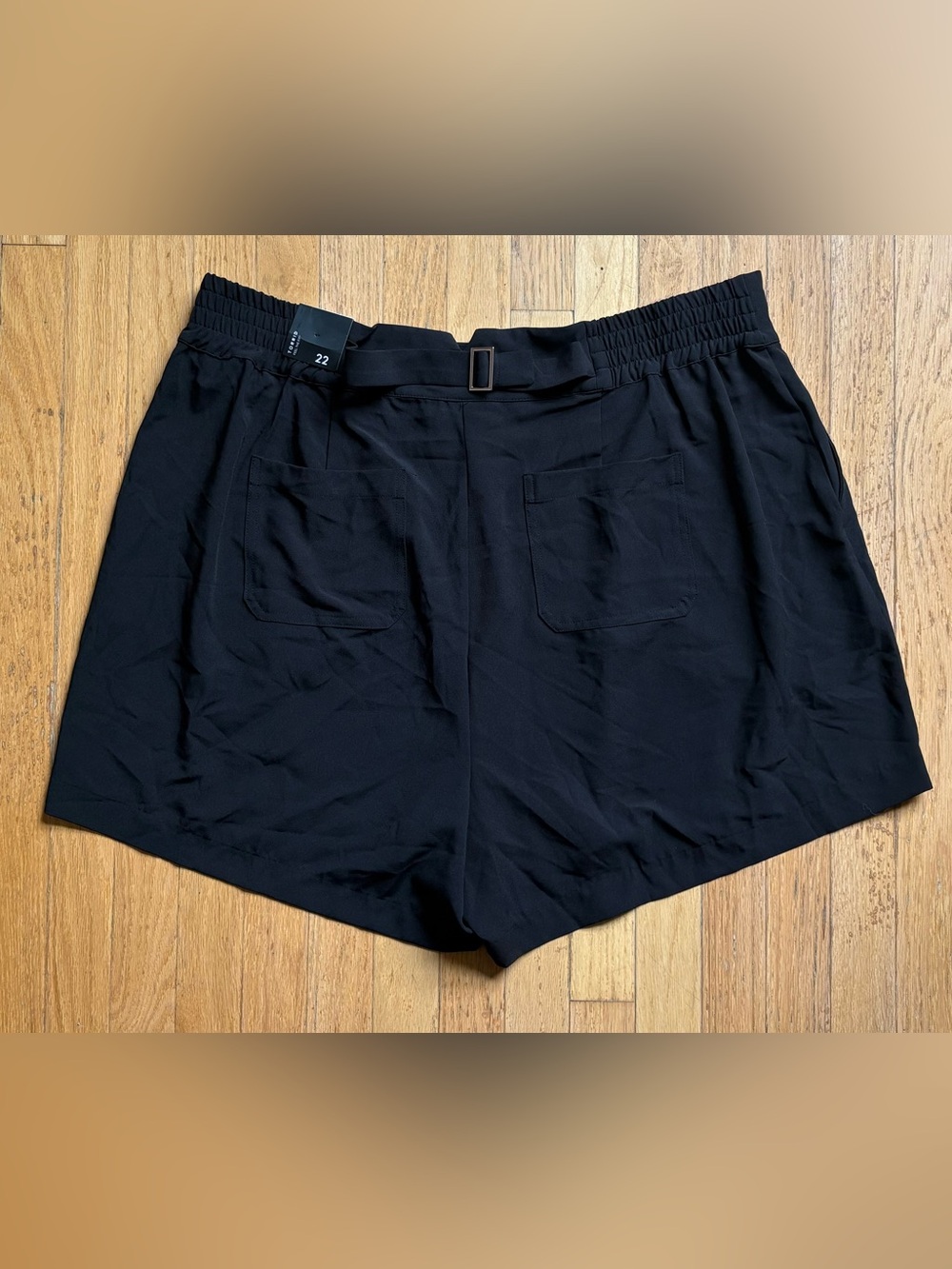 Torrid Black High-Waisted Pleated Dress Shorts – Size 22 NWT